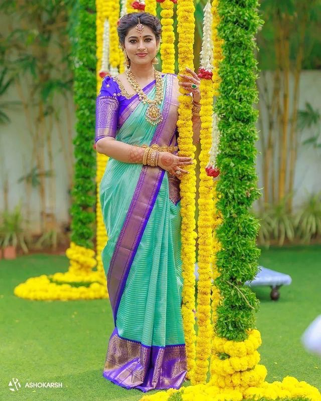 Fragrant Firozi Soft Silk Saree With Snappy Blouse Piece