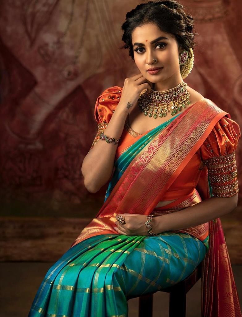 Scrumptious Rama Soft Silk Saree With Incomparable Blouse Piece