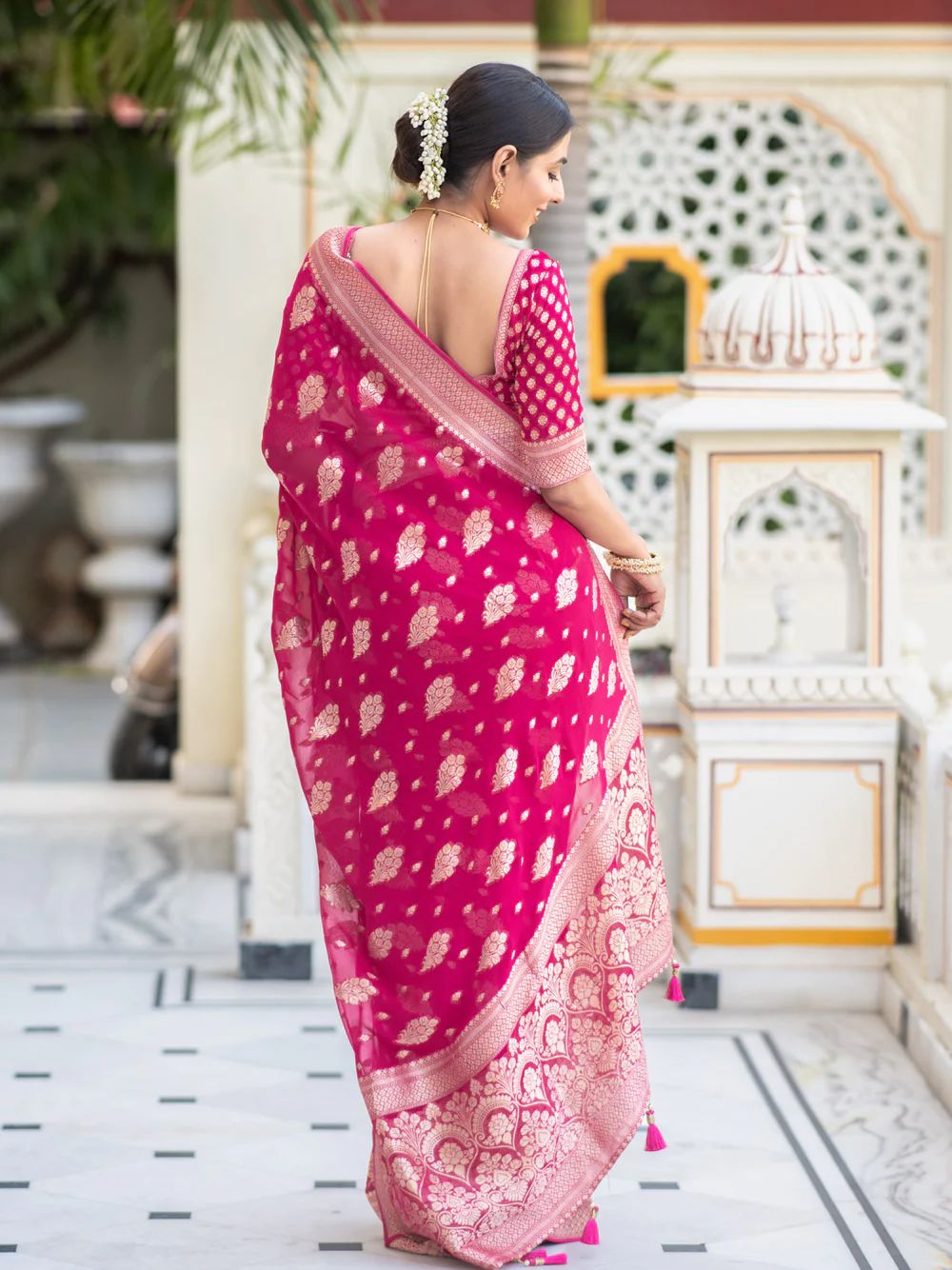 Splendorous Dark Pink Soft Banarasi Silk Saree With Desuetude Blouse Piece