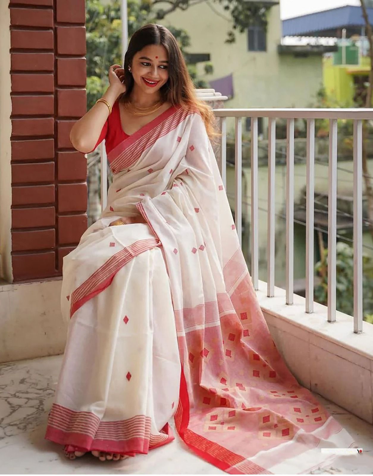 Bone White Maheshawari Cotton Silk Saree