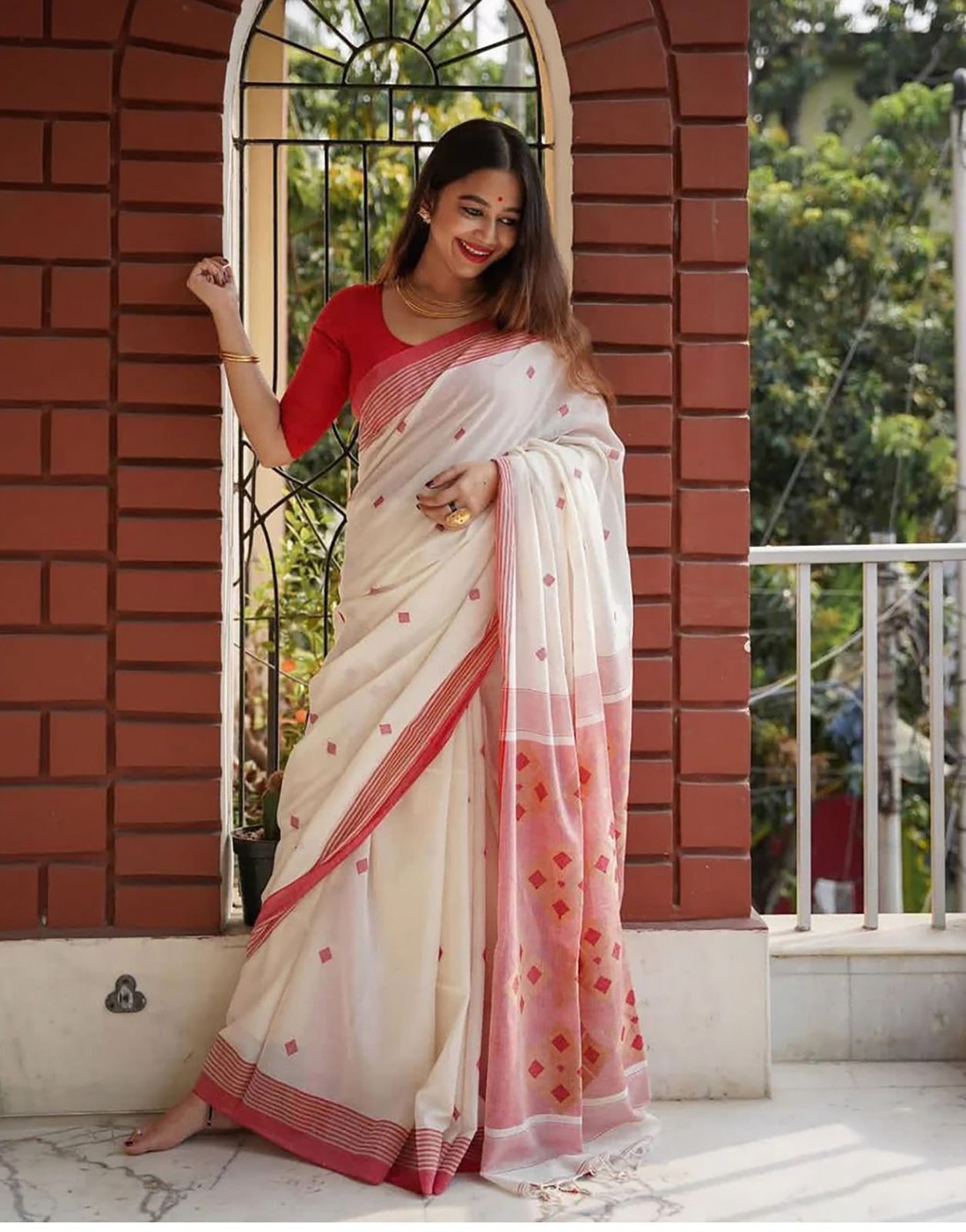 Bone White Maheshawari Cotton Silk Saree