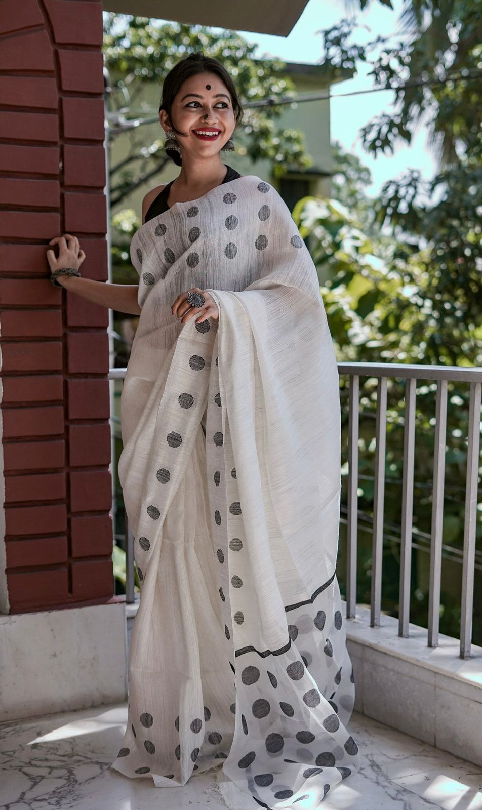 Oslo White Maheshawari Cotton Silk Saree