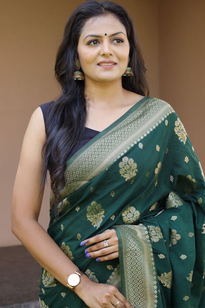 Exquisite Dark Green Soft Banarasi Silk Saree With Enchanting Blouse Pieced