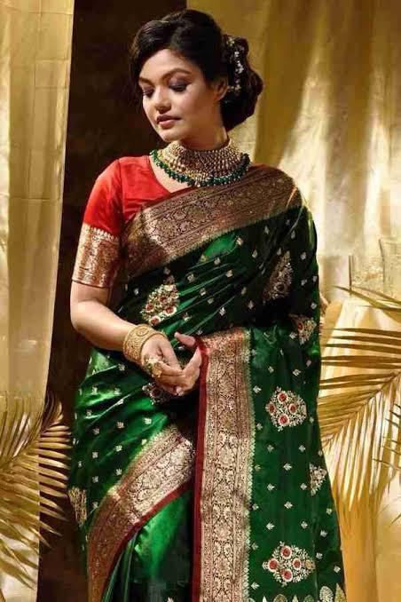 Proficient Dark Green Soft Silk Saree With Transcendent Blouse Piece