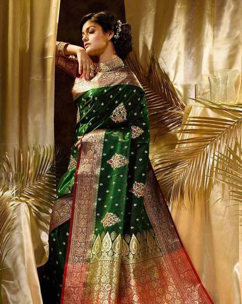 Proficient Dark Green Soft Silk Saree With Transcendent Blouse Piece
