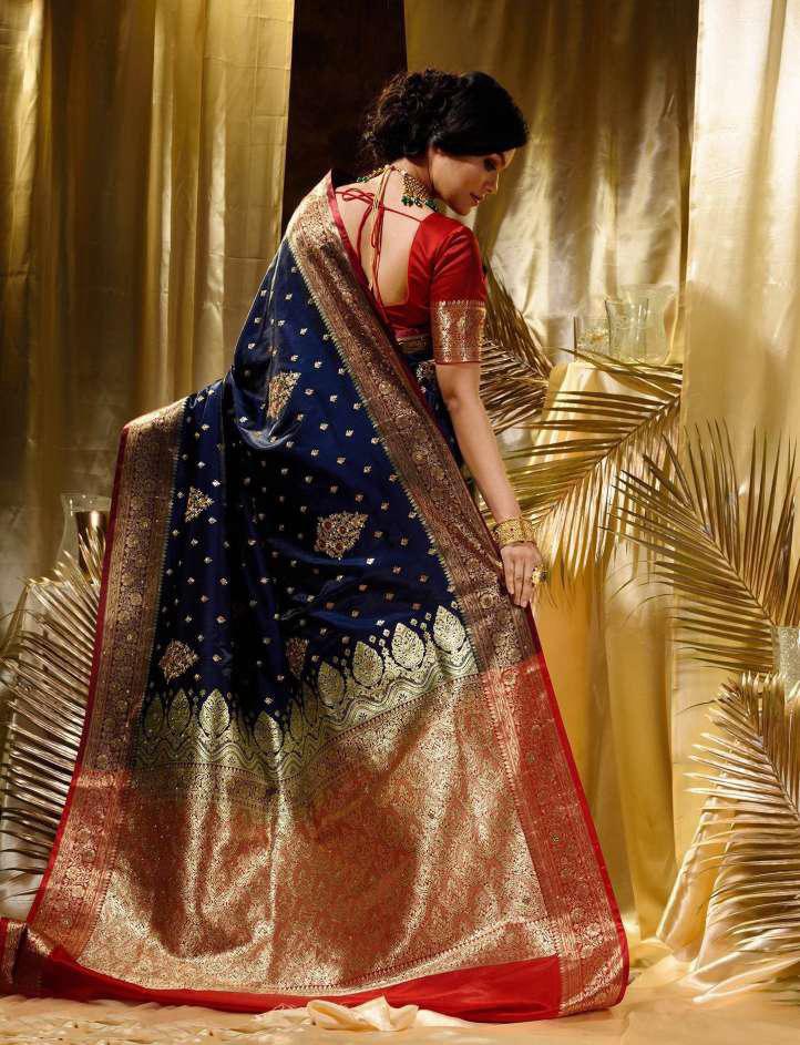 Pulsating Navy Blue Soft Silk Saree With Opulent Blouse Piece