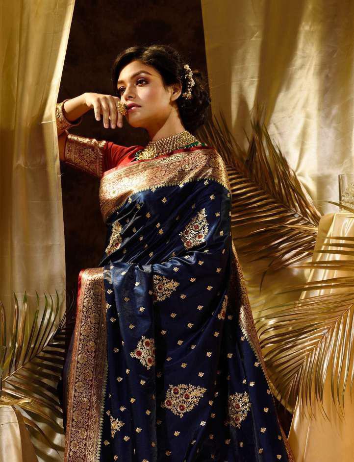 Pulsating Navy Blue Soft Silk Saree With Opulent Blouse Piece