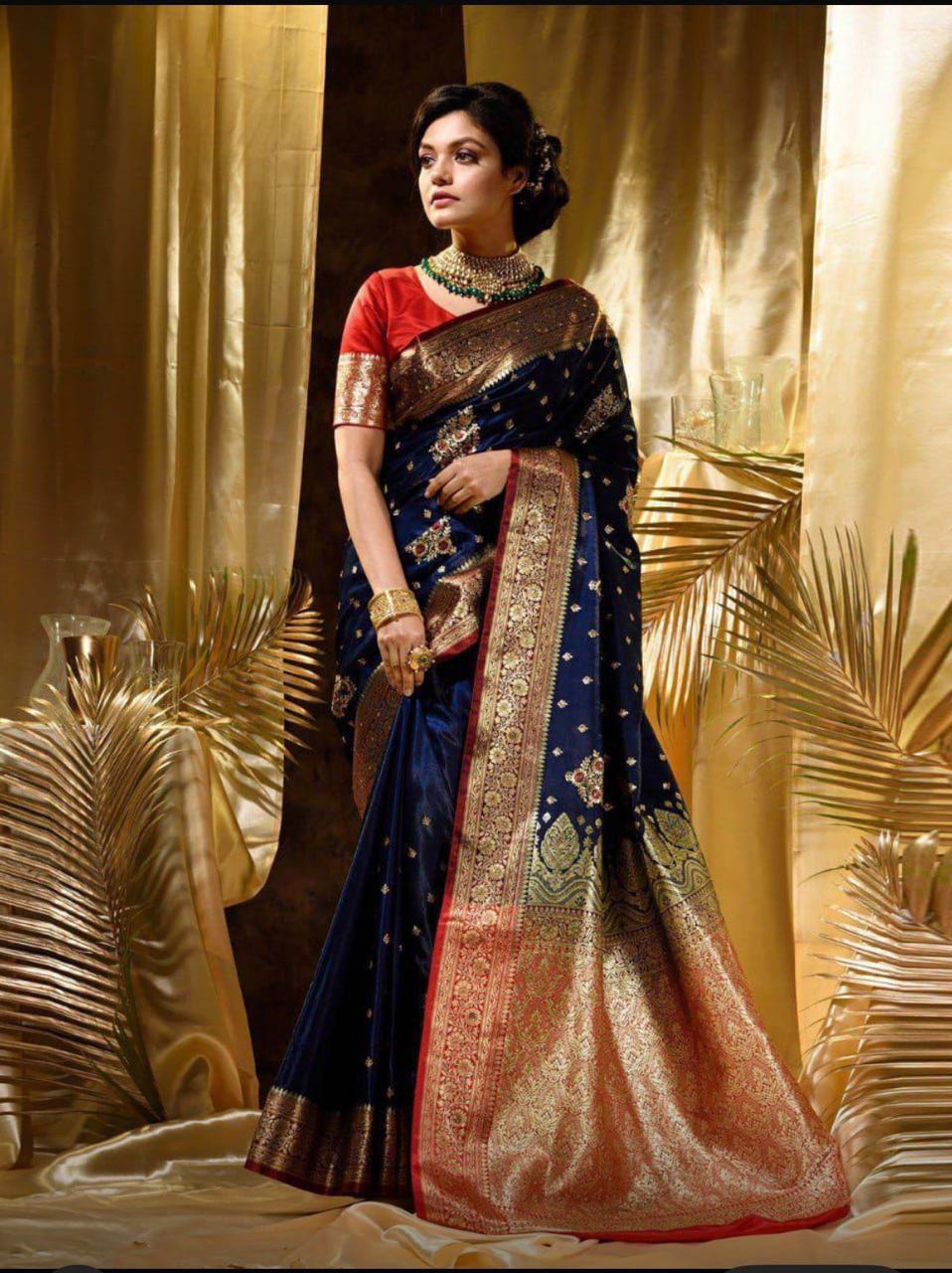 Pulsating Navy Blue Soft Silk Saree With Opulent Blouse Piece