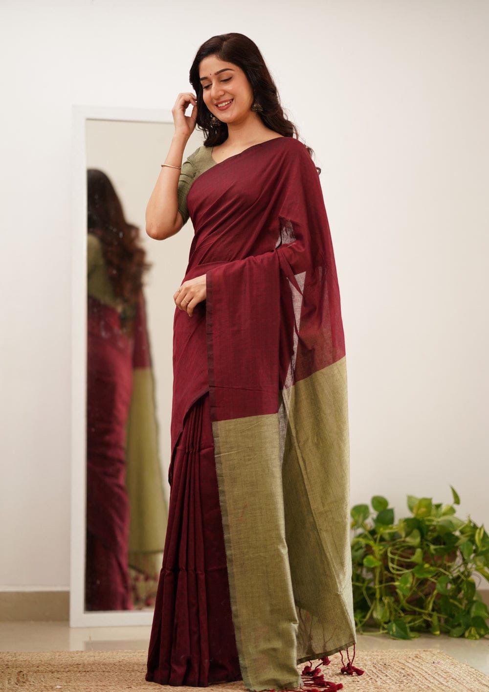 Inimitable Maroon Cotton Silk Saree With Efflorescence Blouse Piece