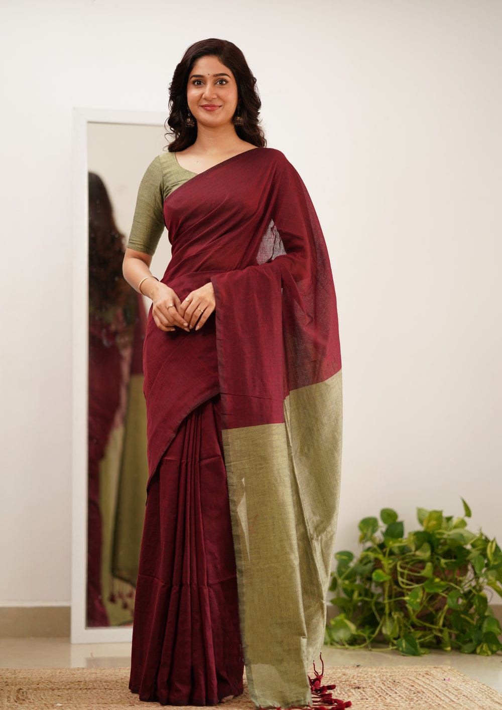 Inimitable Maroon Cotton Silk Saree With Efflorescence Blouse Piece