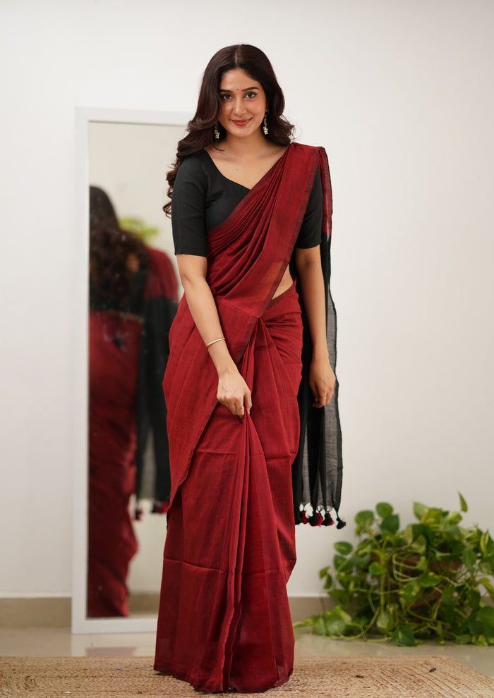 Super extravagant Red Cotton Silk Saree With Flamboyant Blouse Piece