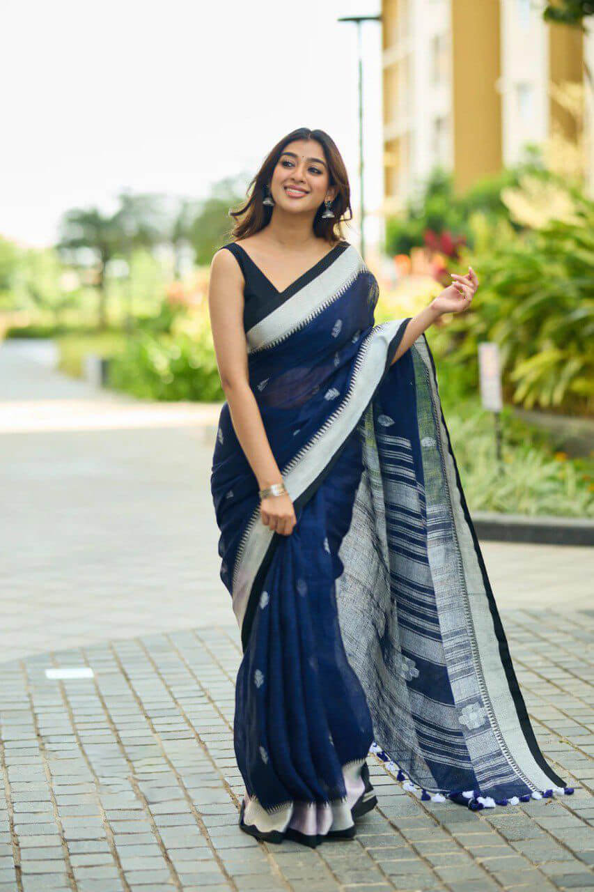 Splendorous Navy Blue Cotton Silk Saree With Stylish Blouse Piece