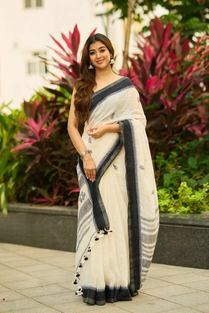 Enchanting Off White Cotton Silk Saree With Vestigial Blouse Piece