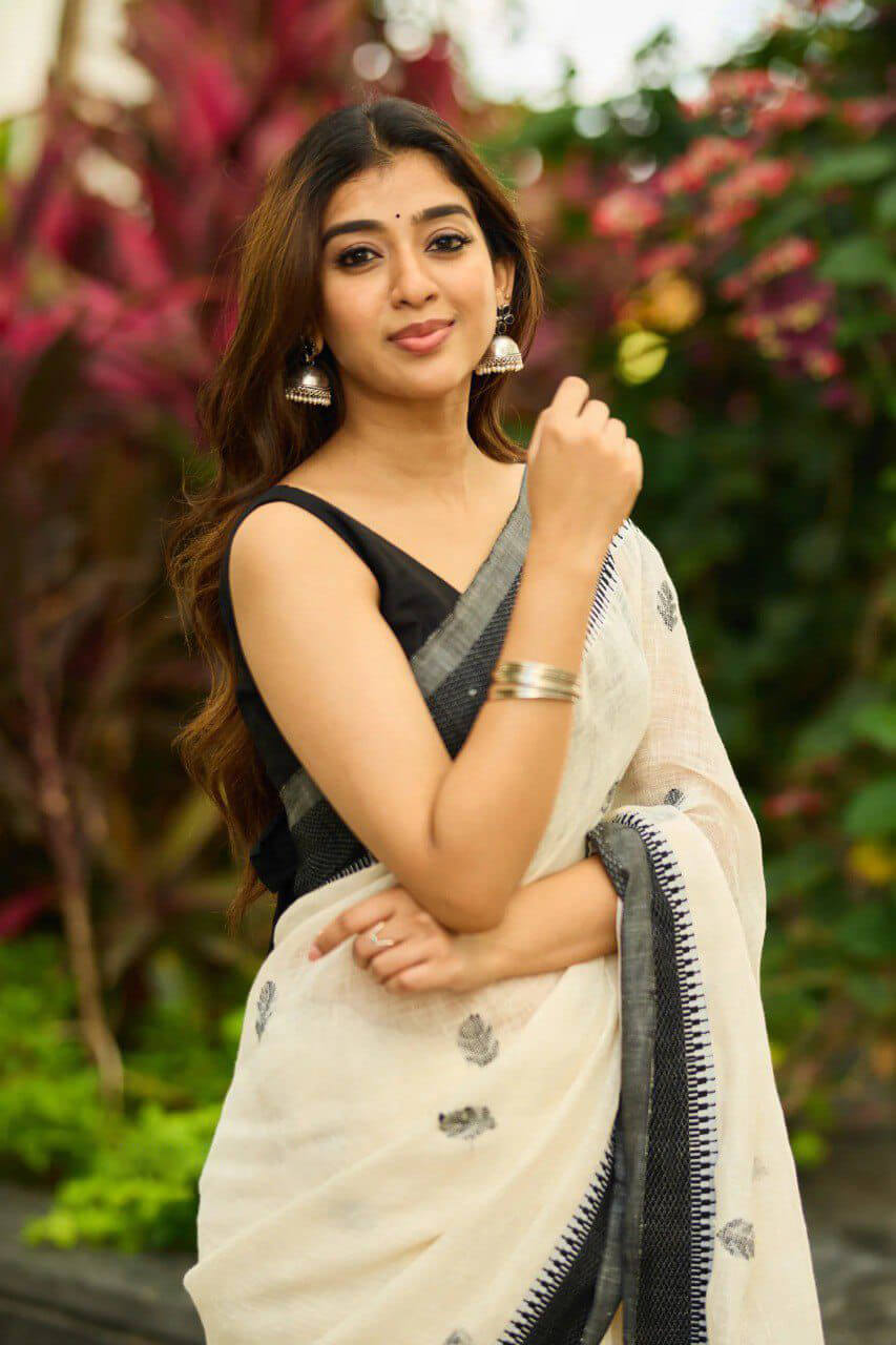 Enchanting Off White Cotton Silk Saree With Vestigial Blouse Piece