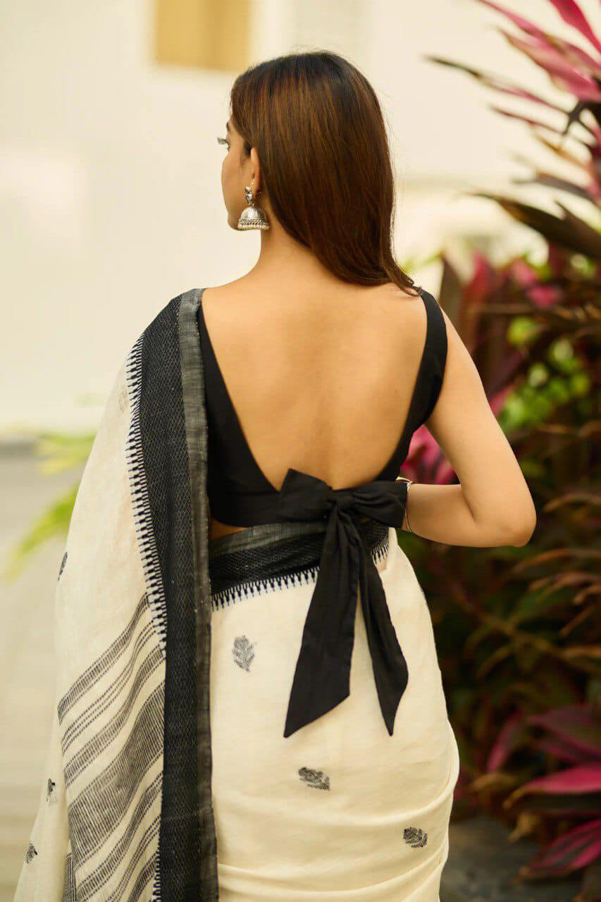Enchanting Off White Cotton Silk Saree With Vestigial Blouse Piece