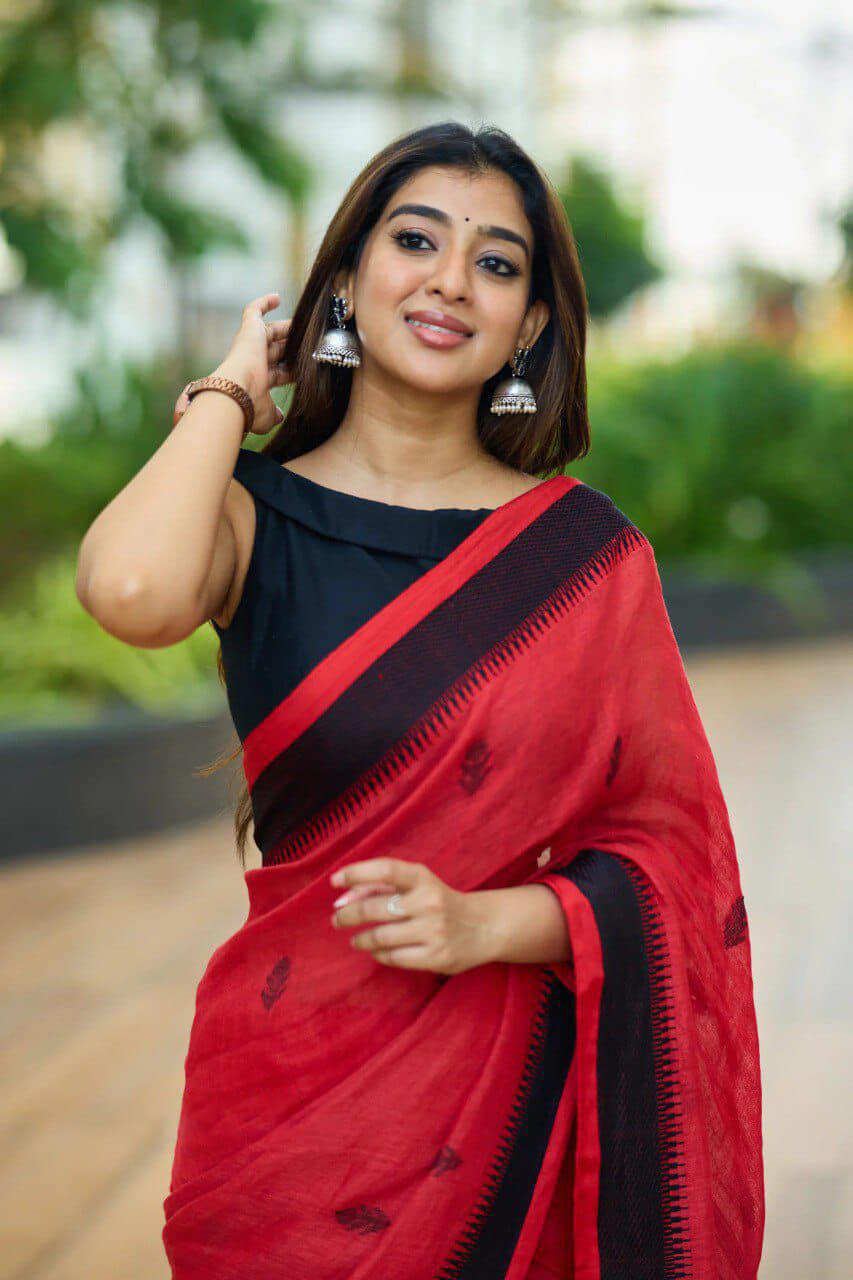 Radiant Red Cotton Silk Saree With Devastating Blouse Piece