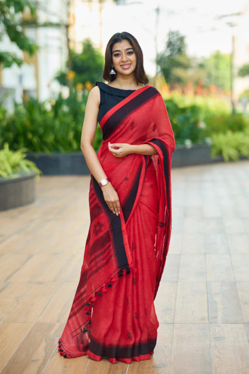 Radiant Red Cotton Silk Saree With Devastating Blouse Piece