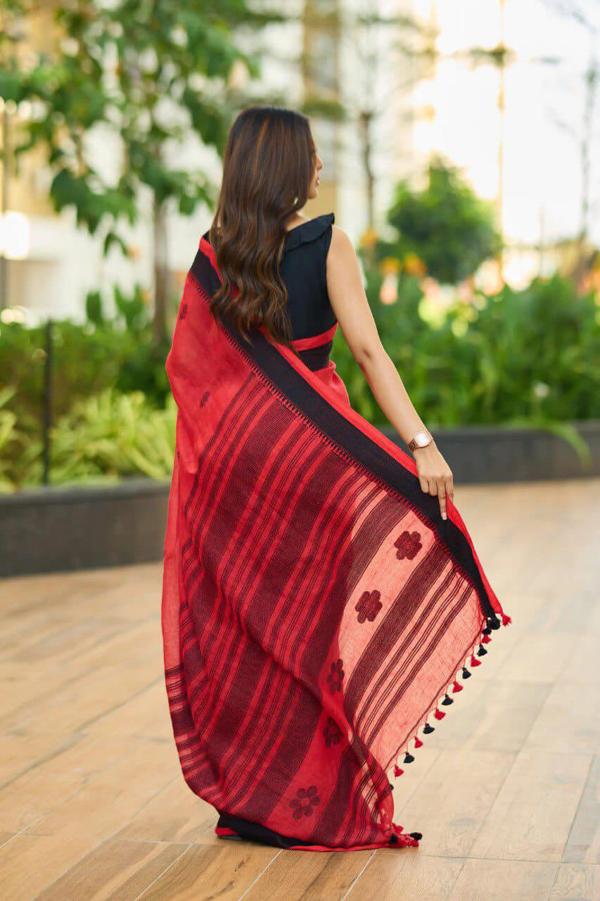 Radiant Red Cotton Silk Saree With Devastating Blouse Piece