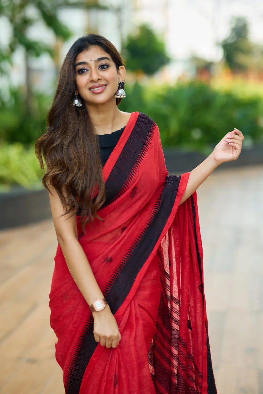 Radiant Red Cotton Silk Saree With Devastating Blouse Piece