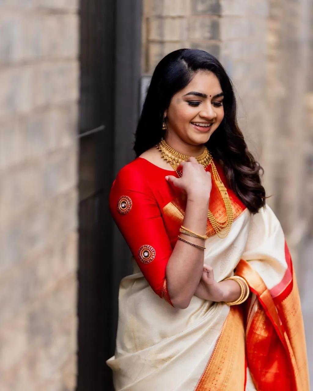 Entrancing Beige Soft Silk Saree With Aplomb Blouse Piece