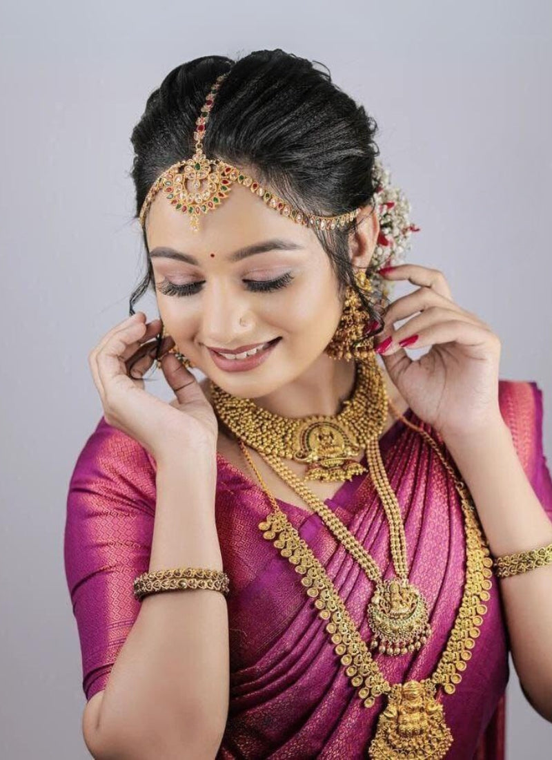 Embrocation Purple Kanjivaram Silk Saree With Amiable Blouse Piece