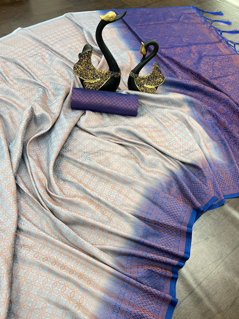Evanescent Grey Kanjivaram Silk Saree With Deserving Blouse Piece
