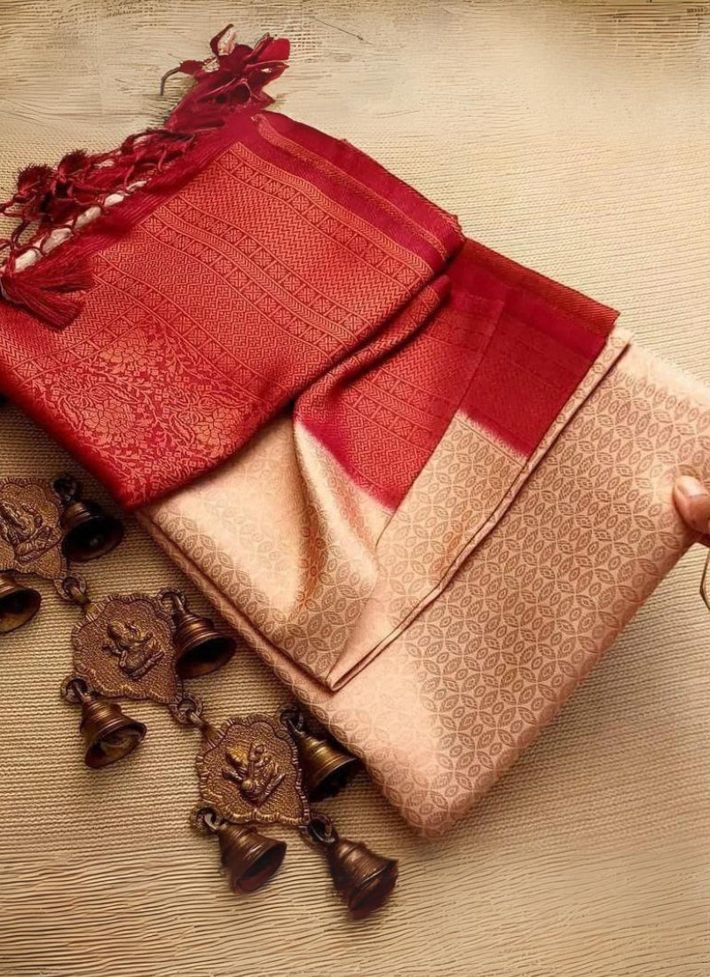 Fugacious Peach Kanjivaram Silk Saree With Stunner Blouse Piece