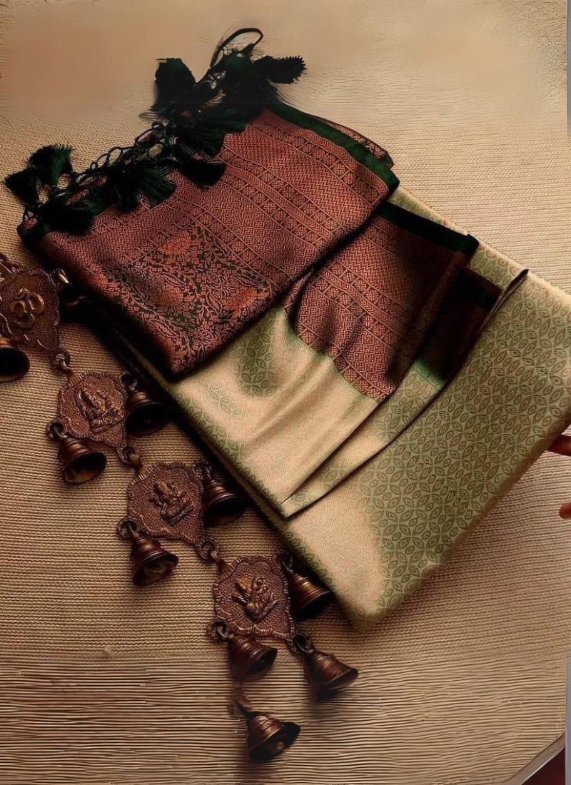 Gossamer Pista Kanjivaram Silk Saree With Beleaguer Blouse Piece