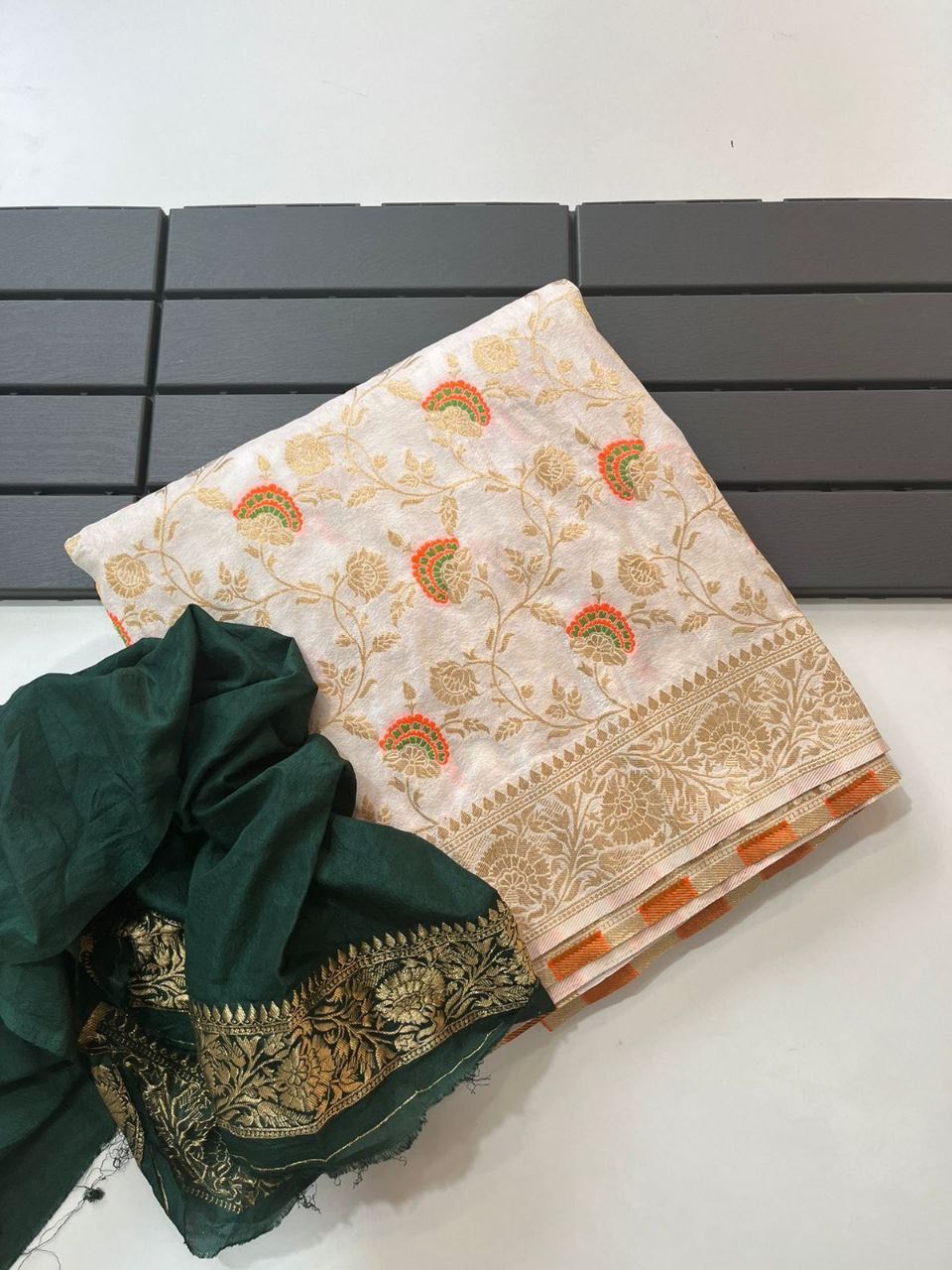 Mellifluous Off White Soft Banarasi Silk Saree With Engrossing Blouse Piece