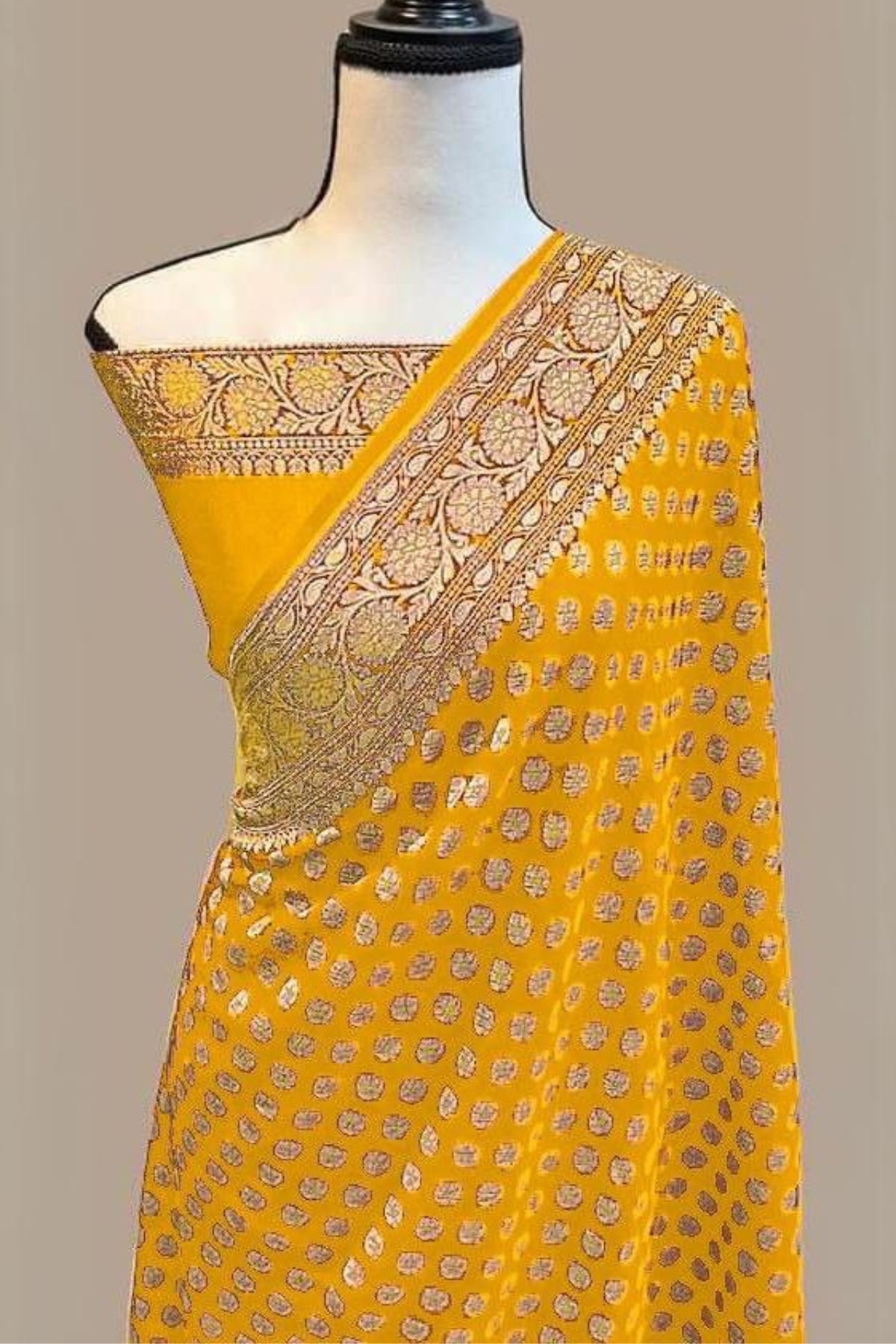 Redolent Yellow Soft Banarasi Silk Saree With Engrossing Blouse Piece
