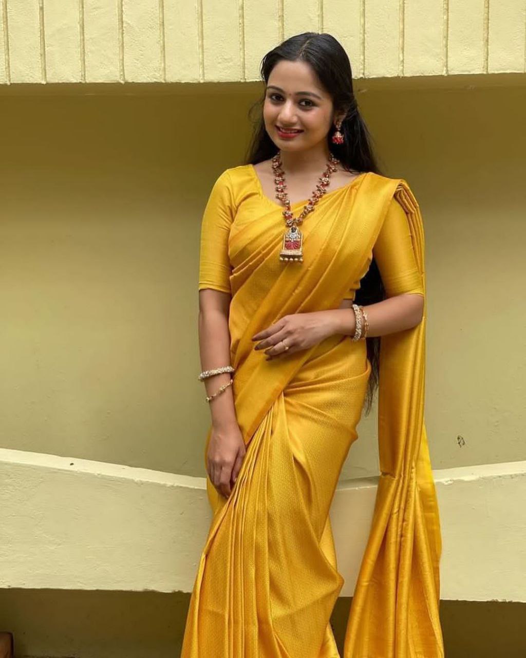 Amiable Yellow Kanjivaram Silk Saree With Smart Blouse Piece