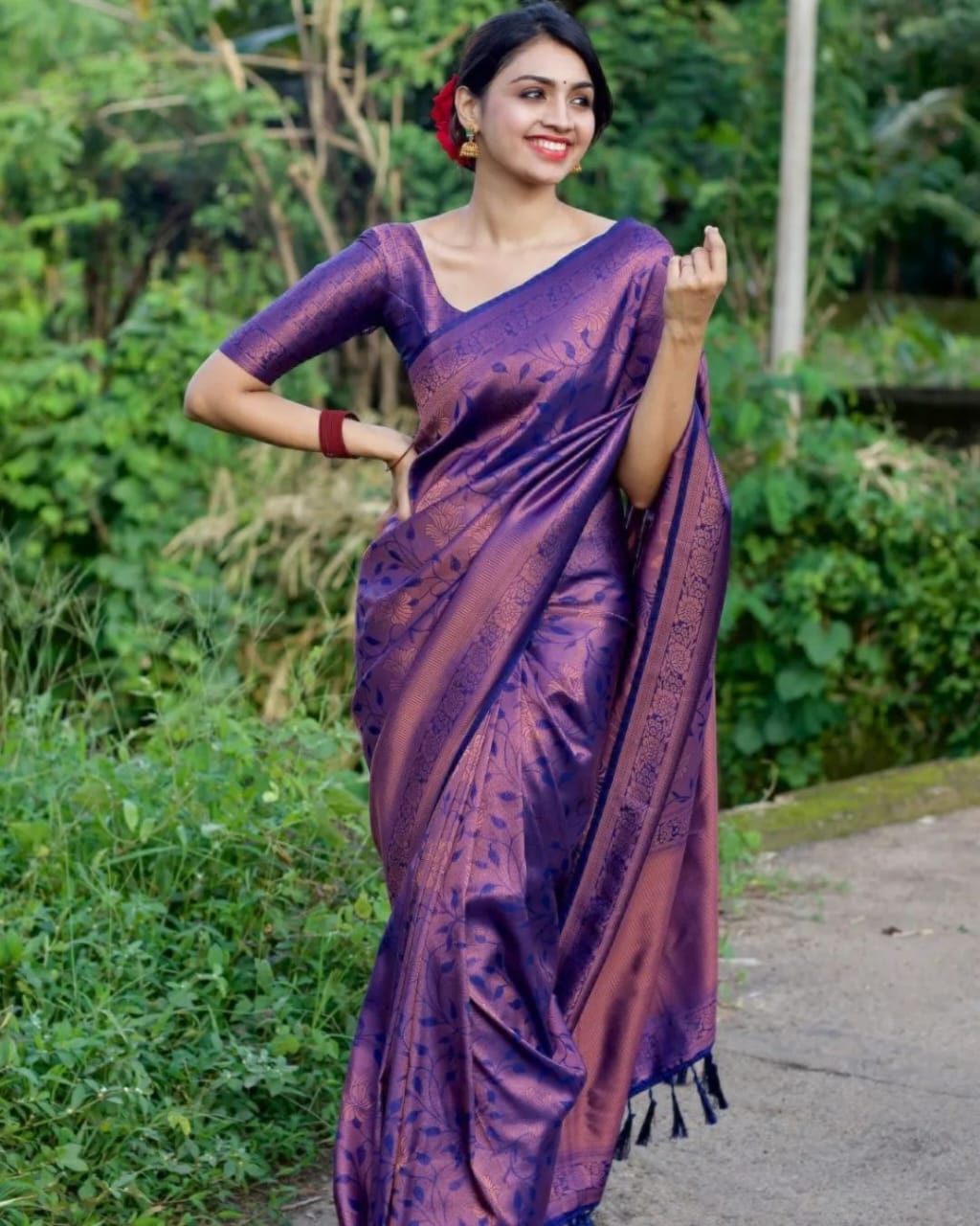 Adoring Navy Blue Soft Banarasi Silk Saree With Engaging Blouse Piece