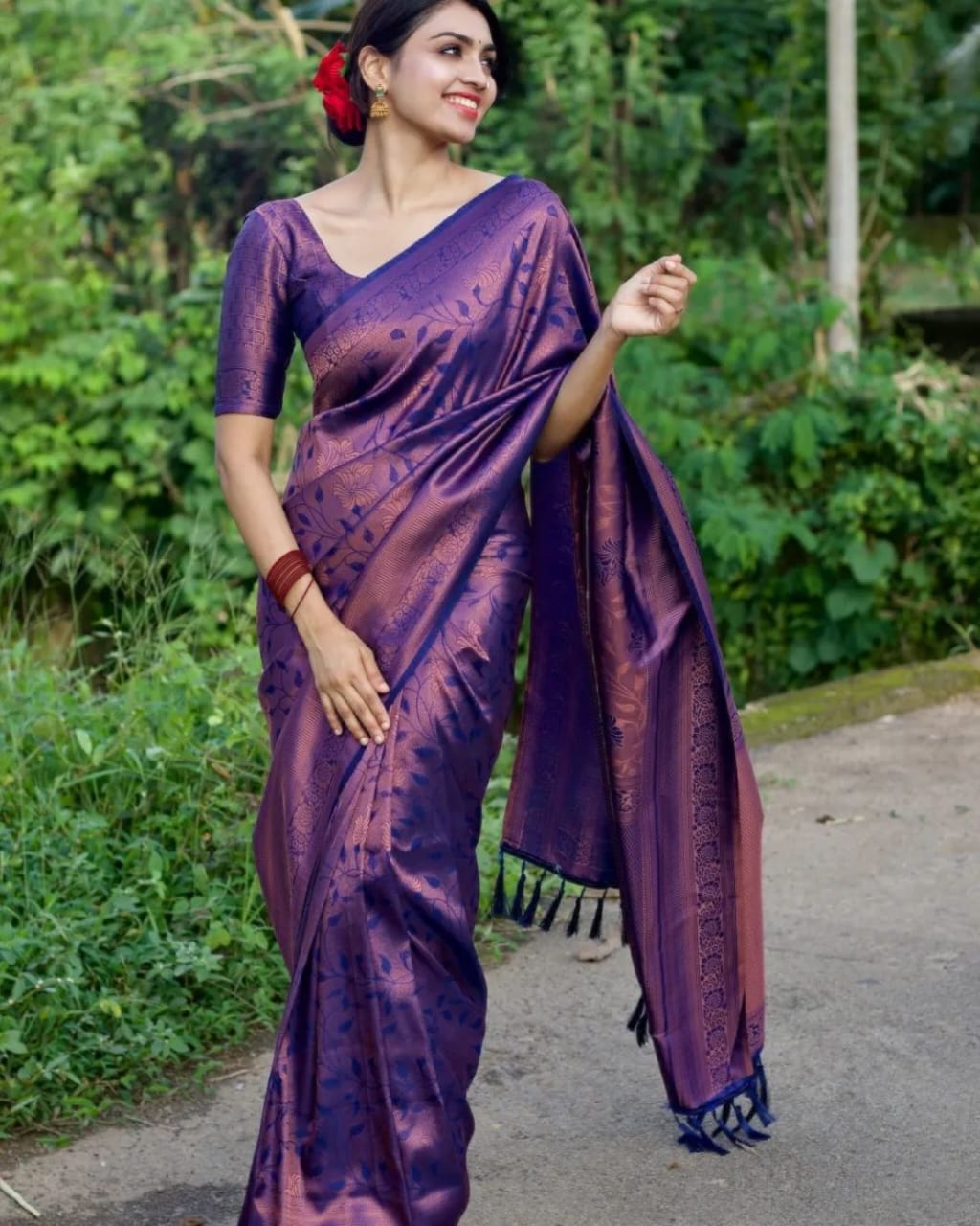 Adoring Navy Blue Soft Banarasi Silk Saree With Engaging Blouse Piece