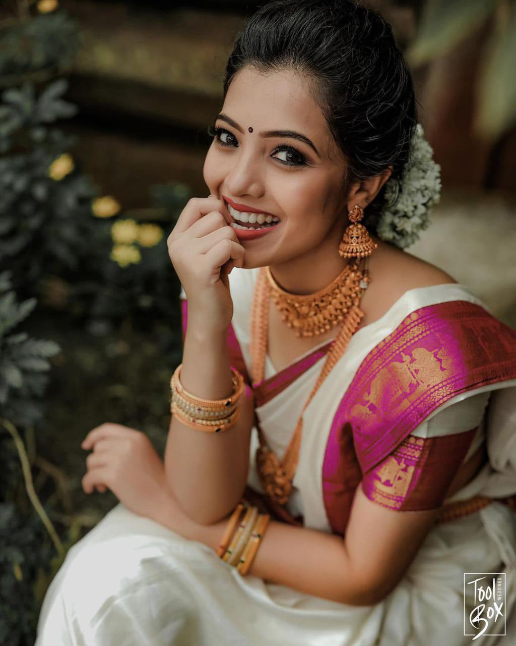 Fairytale White Soft Silk Saree With Girlish Blouse Piece