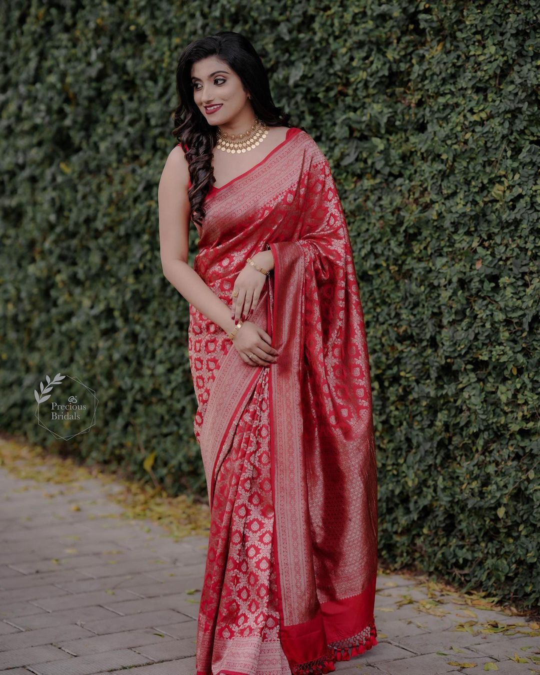 Splendiferous Red Soft Banarasi Silk Saree With Precious Blouse Piece