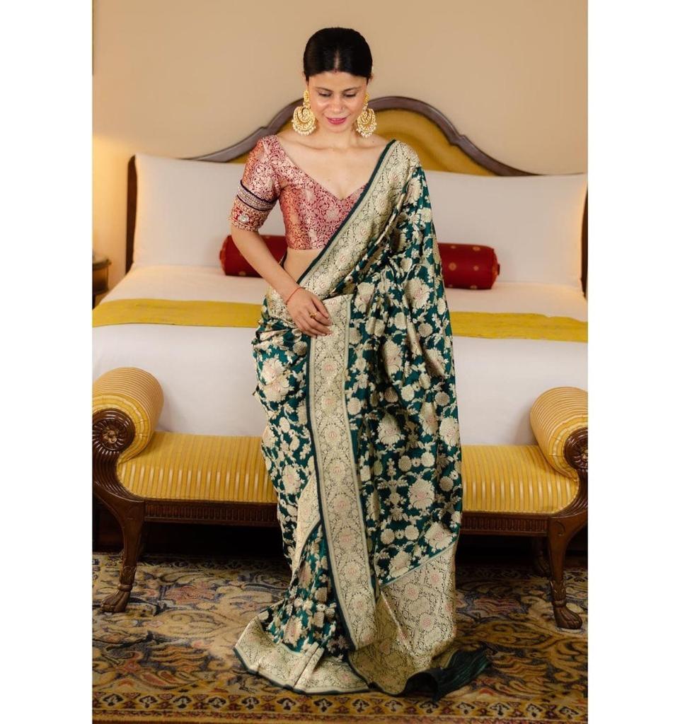 Smart Green Soft Banarasi Silk Saree With Classic Blouse Piece