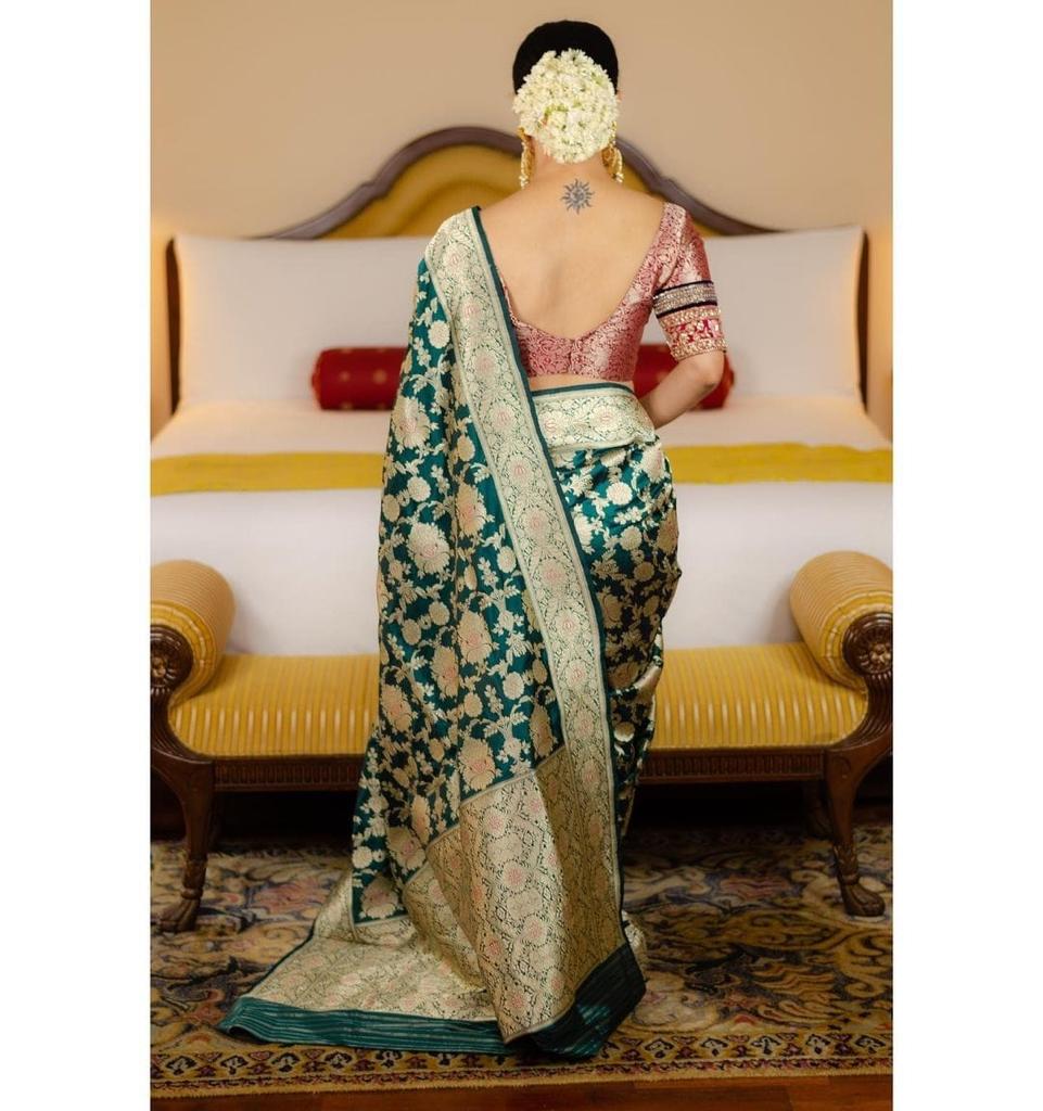 Smart Green Soft Banarasi Silk Saree With Classic Blouse Piece