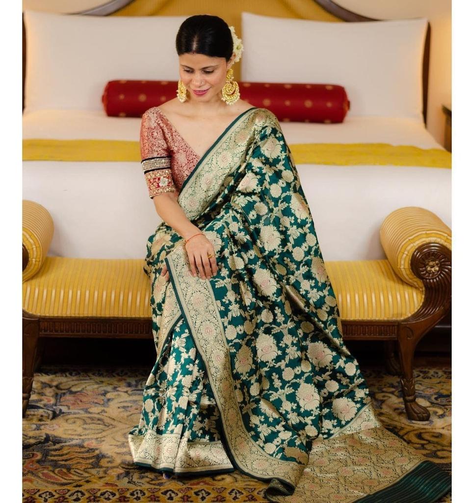 Smart Green Soft Banarasi Silk Saree With Classic Blouse Piece