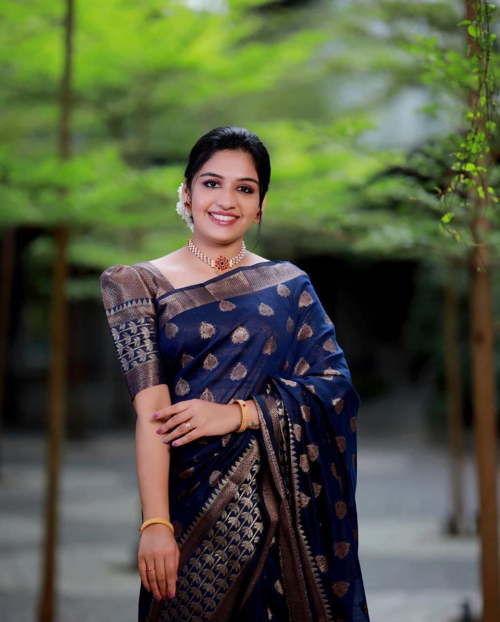 Exquisite Navy Blue Soft Banarasi Silk Saree With Glowing Blouse Piece