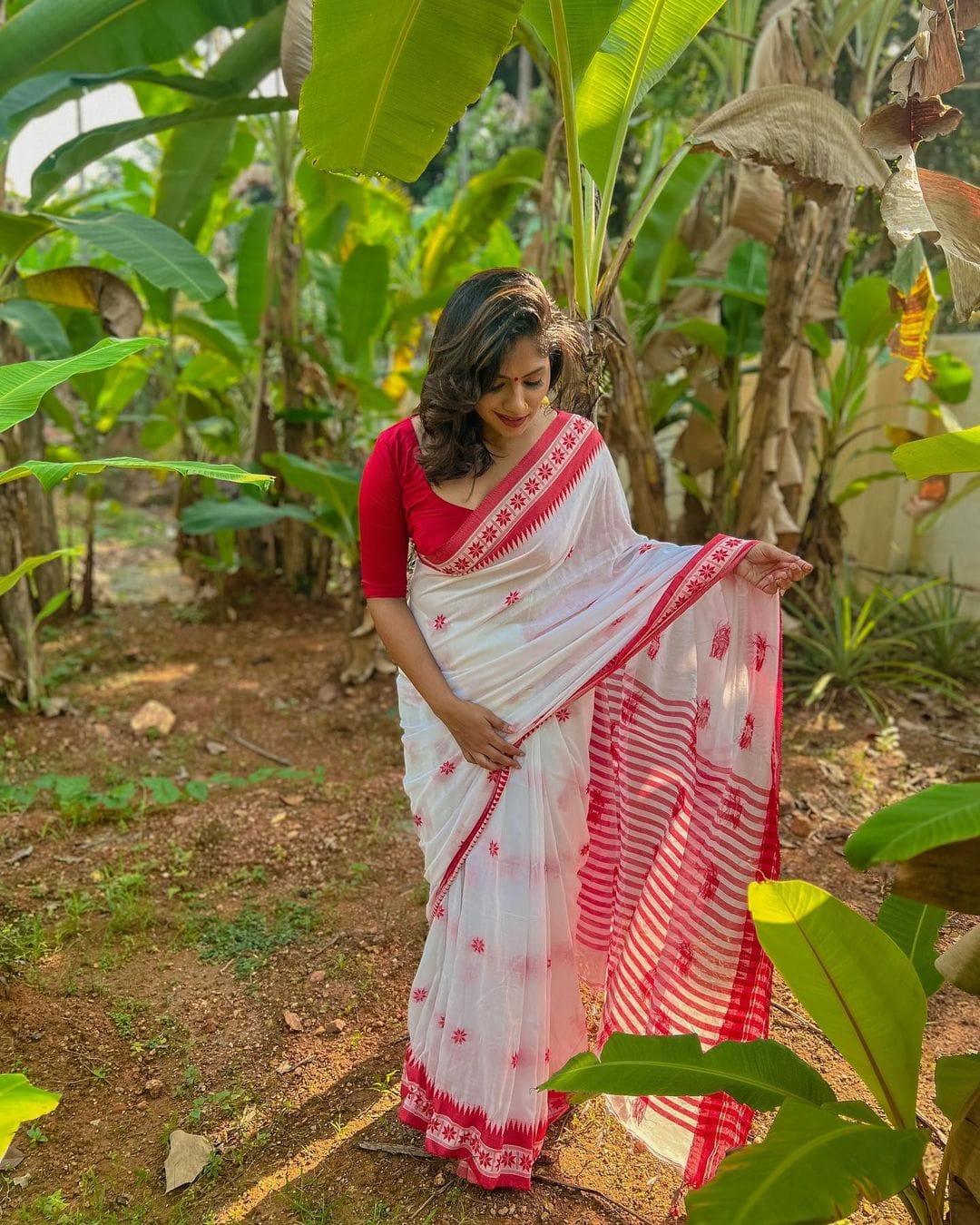 Vanilla White Maheshawari Cotton Silk Saree