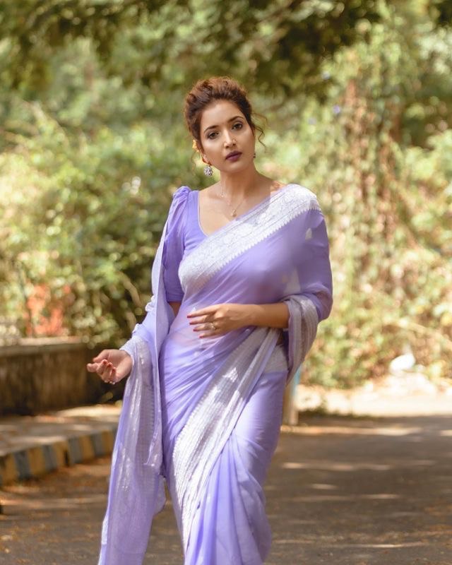 Embrocation Lavender Linen Silk Saree With Felicitous Blouse Piece