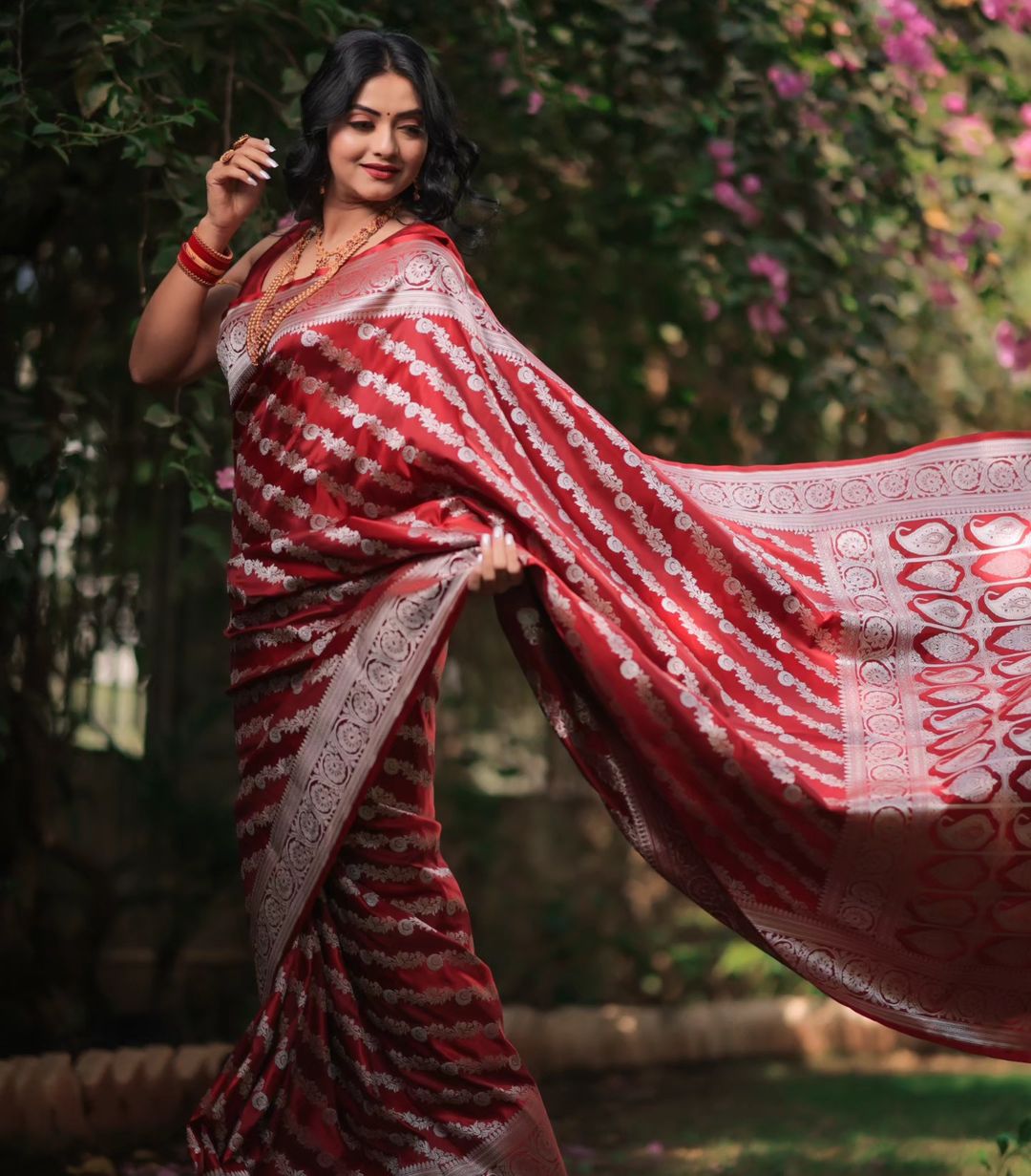 Demanding Red Soft Silk Saree With Redolent Blouse Piece