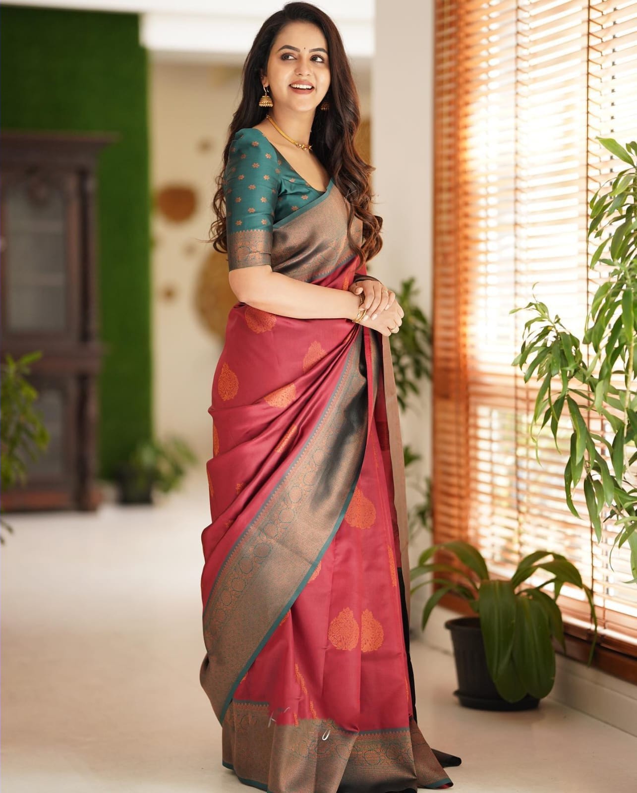 Imaginative Maroon Soft Silk Saree With Splendorous Blouse Piece