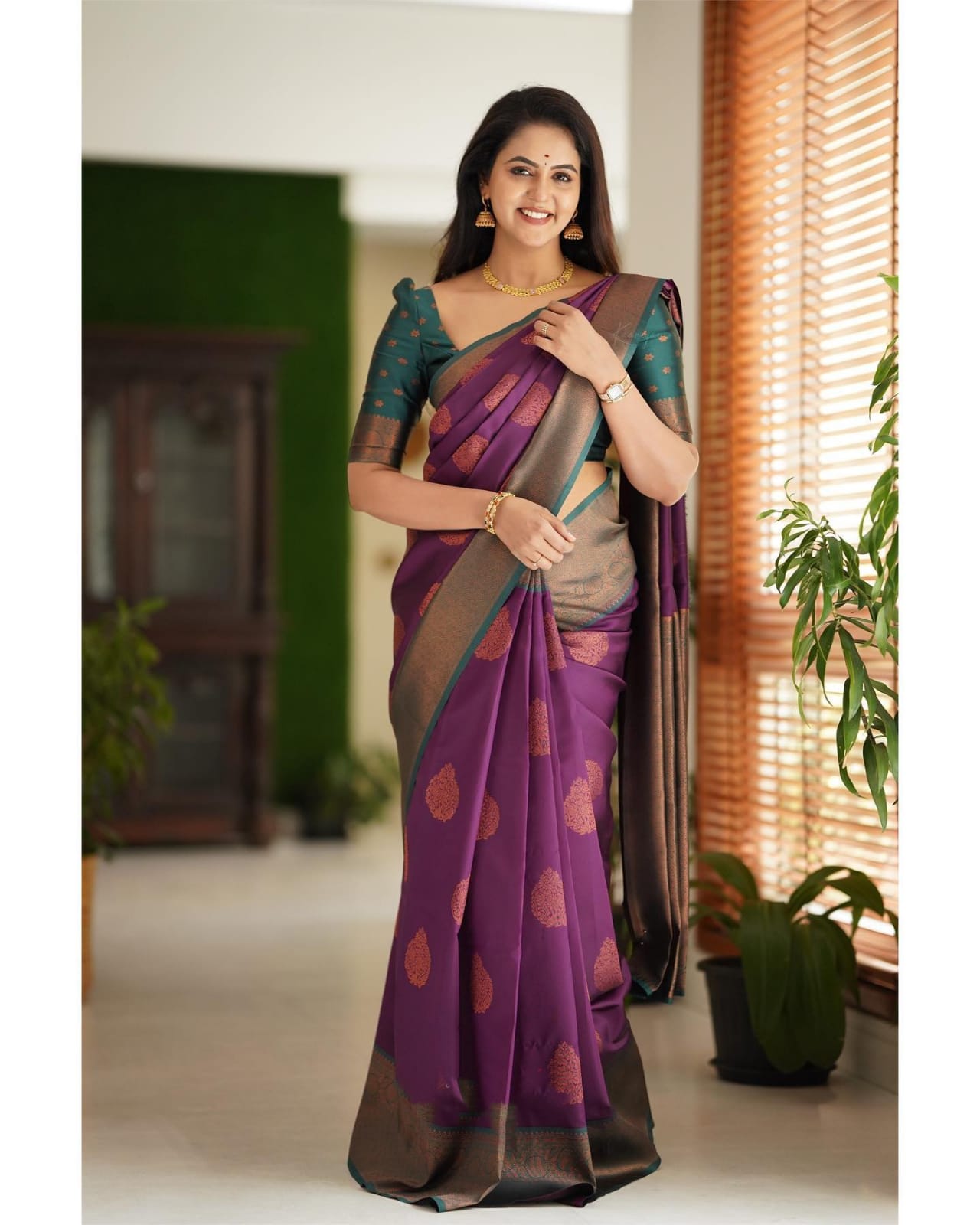 Snappy Purple Soft Silk Saree With Snazzy Blouse Piece