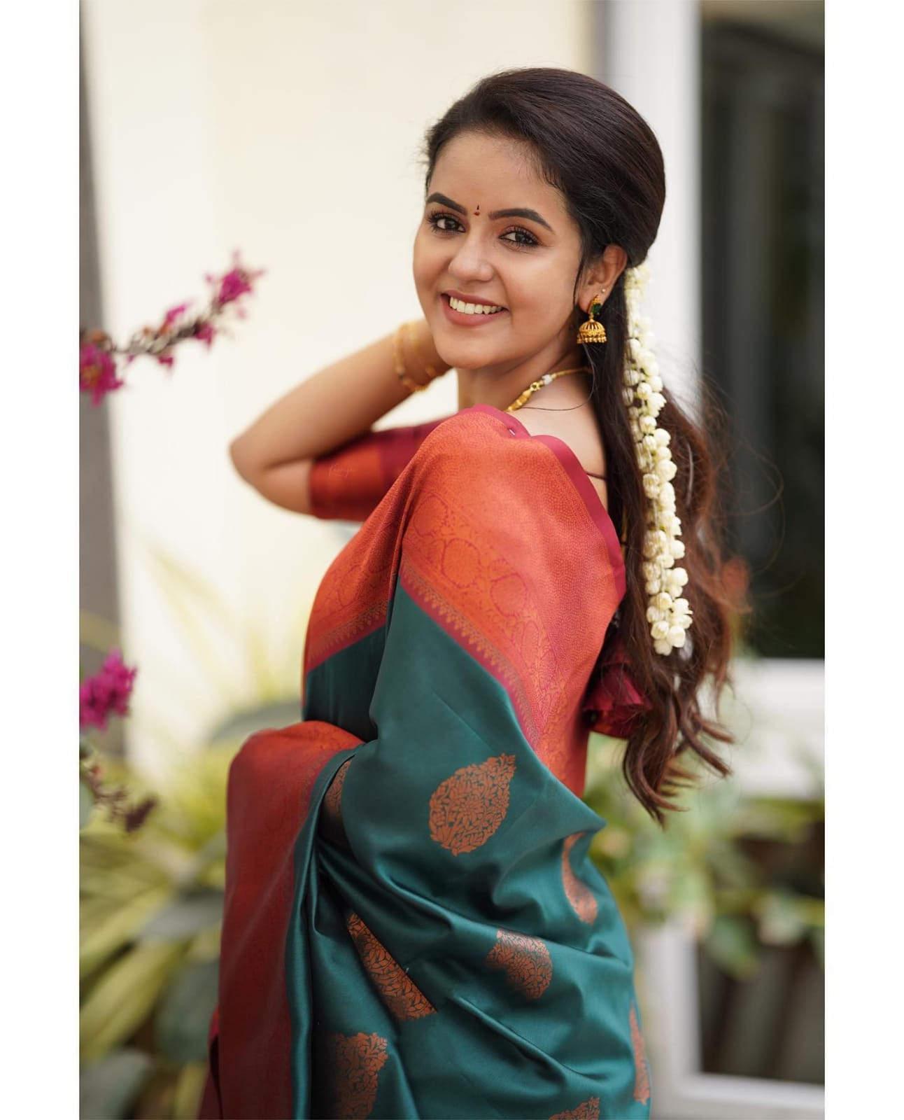 Fantabulous Rama Soft Silk Saree With Artistic Blouse Piece