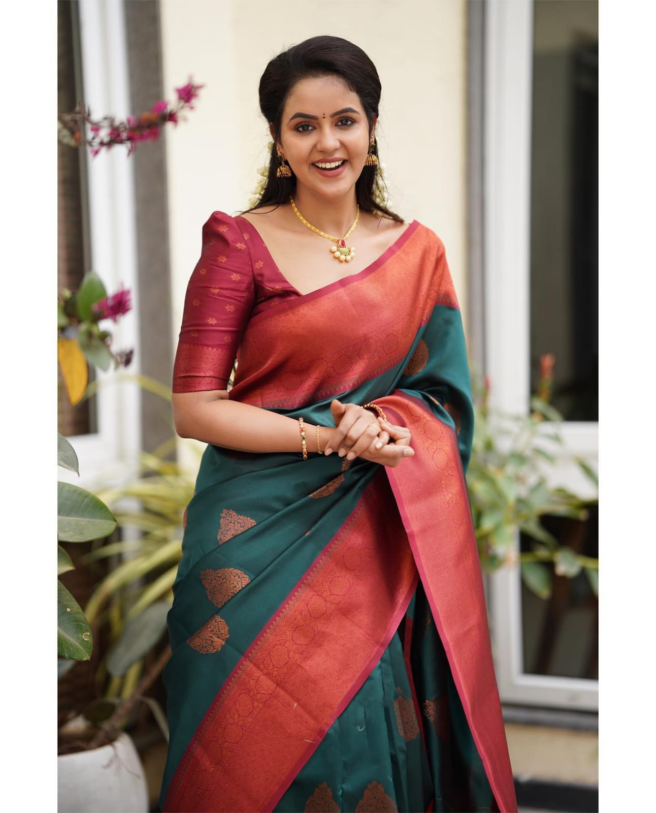 Fantabulous Rama Soft Silk Saree With Artistic Blouse Piece