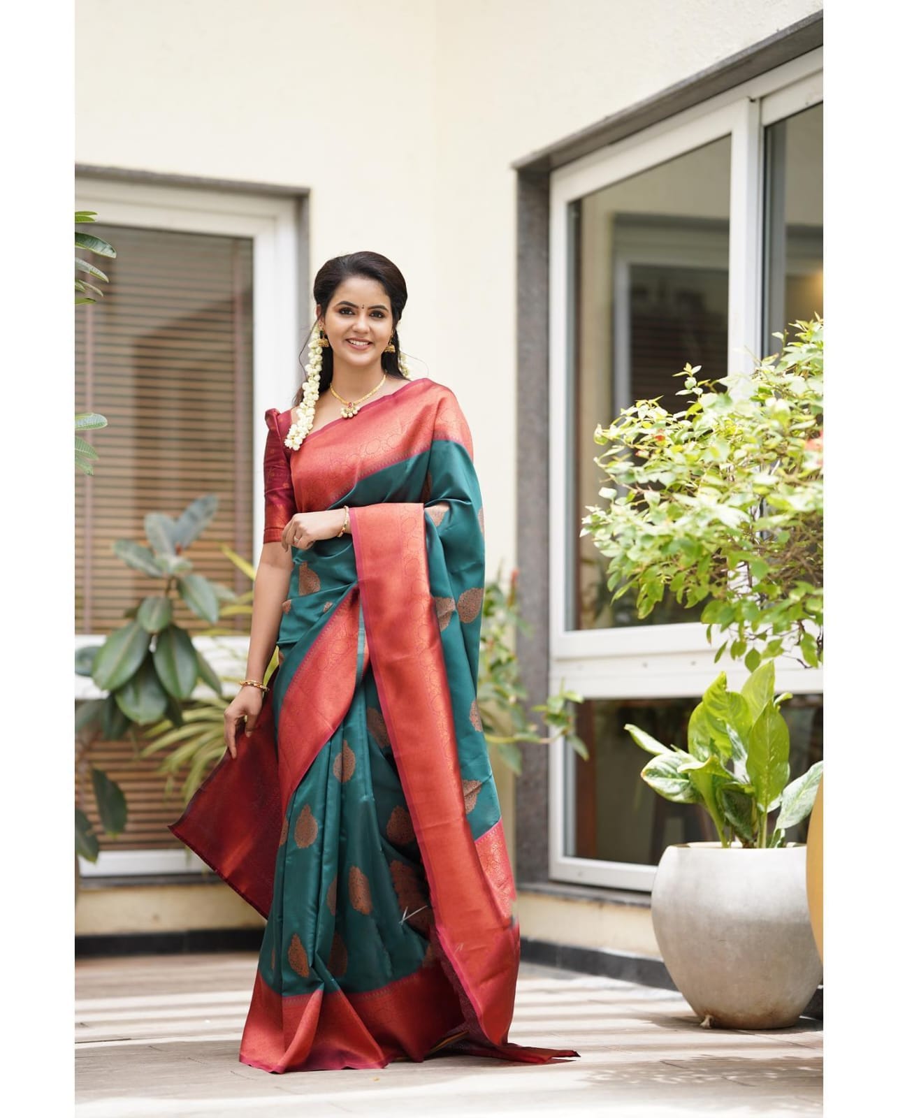 Fantabulous Rama Soft Silk Saree With Artistic Blouse Piece