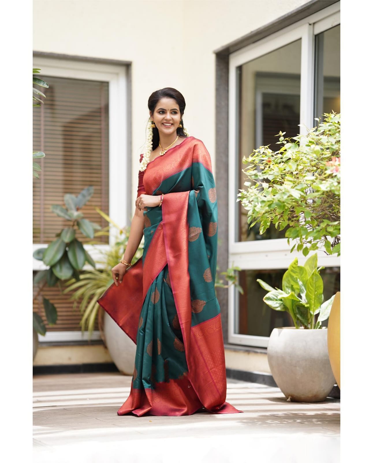 Fantabulous Rama Soft Silk Saree With Artistic Blouse Piece