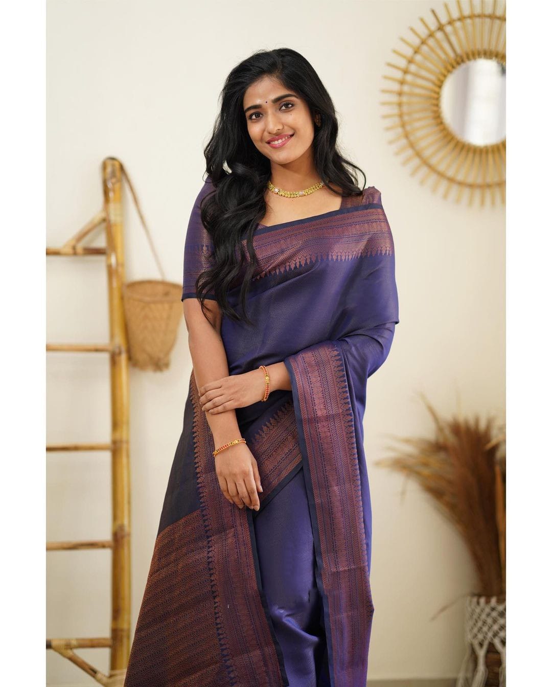 Symmetrical Navy Blue Soft Silk Saree With Gossamer Blouse Piece