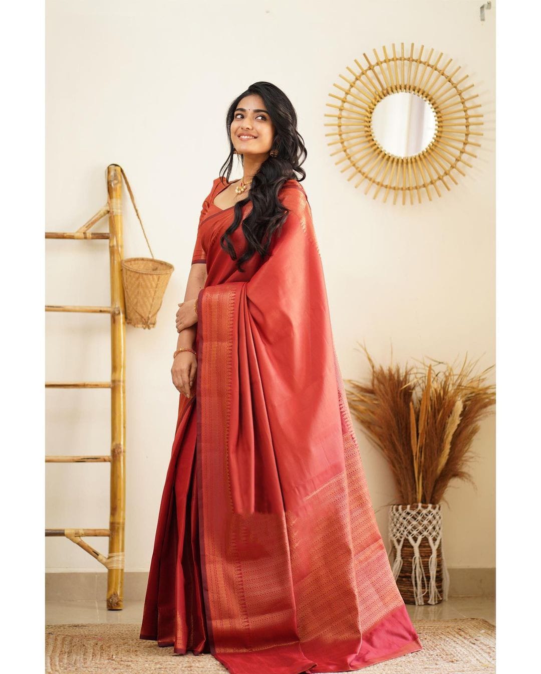 Amiable Red Soft Silk Saree With Prodigal Blouse Piece